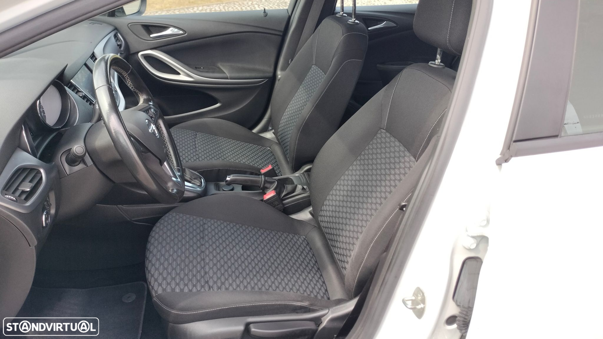 Opel Astra 1.5 D S&S Auto Business Edition - 13
