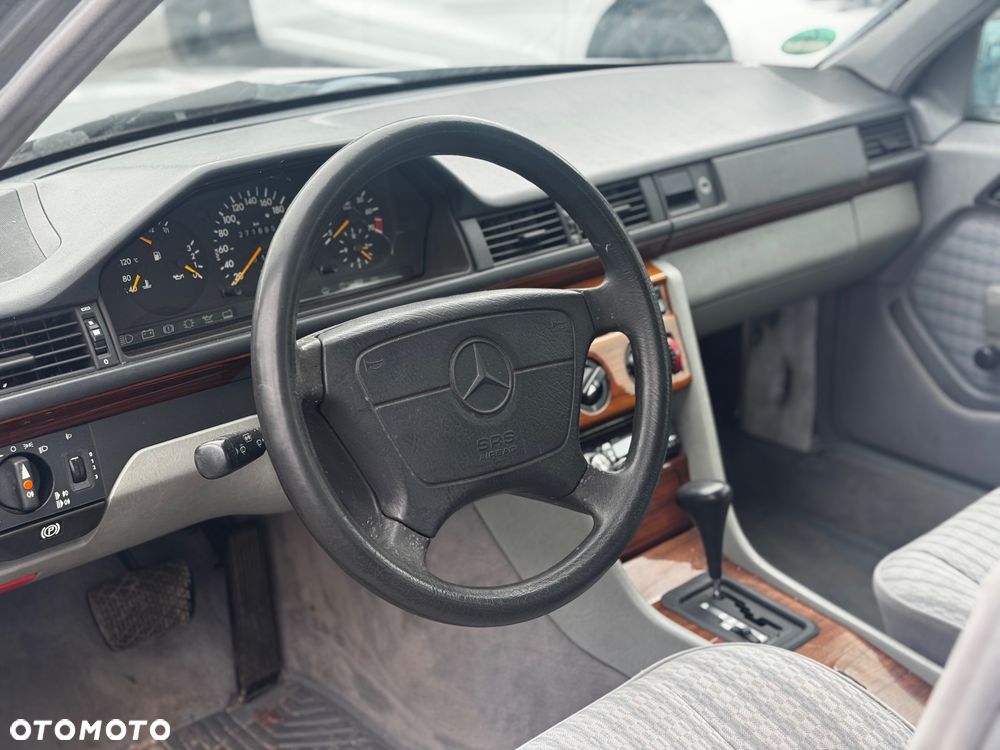Mercedes-Benz W124 (1984-1993) - 11