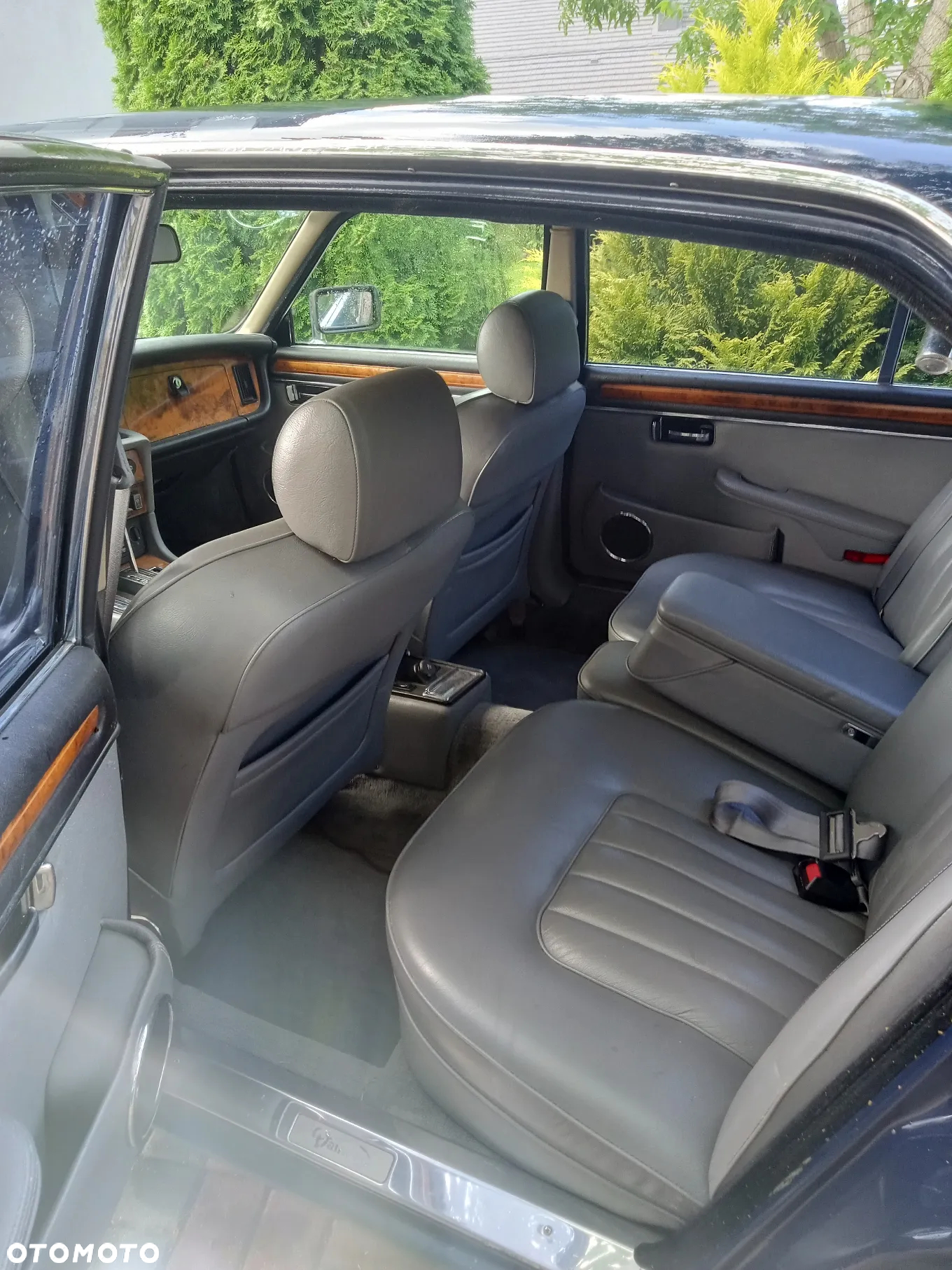 Jaguar Daimler Double Six 5.3i - 8