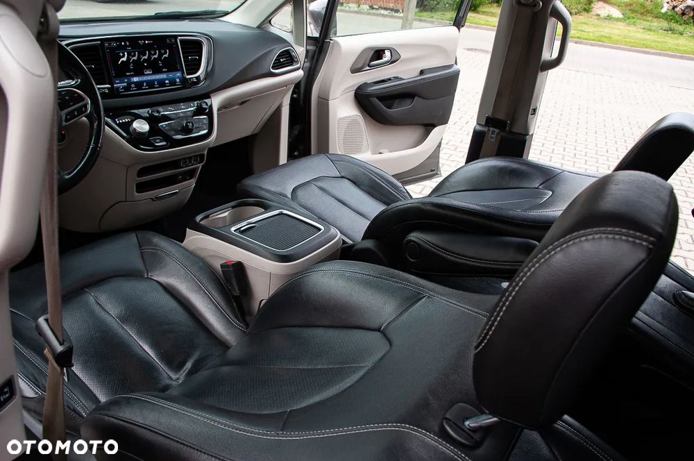 Chrysler Pacifica - 29