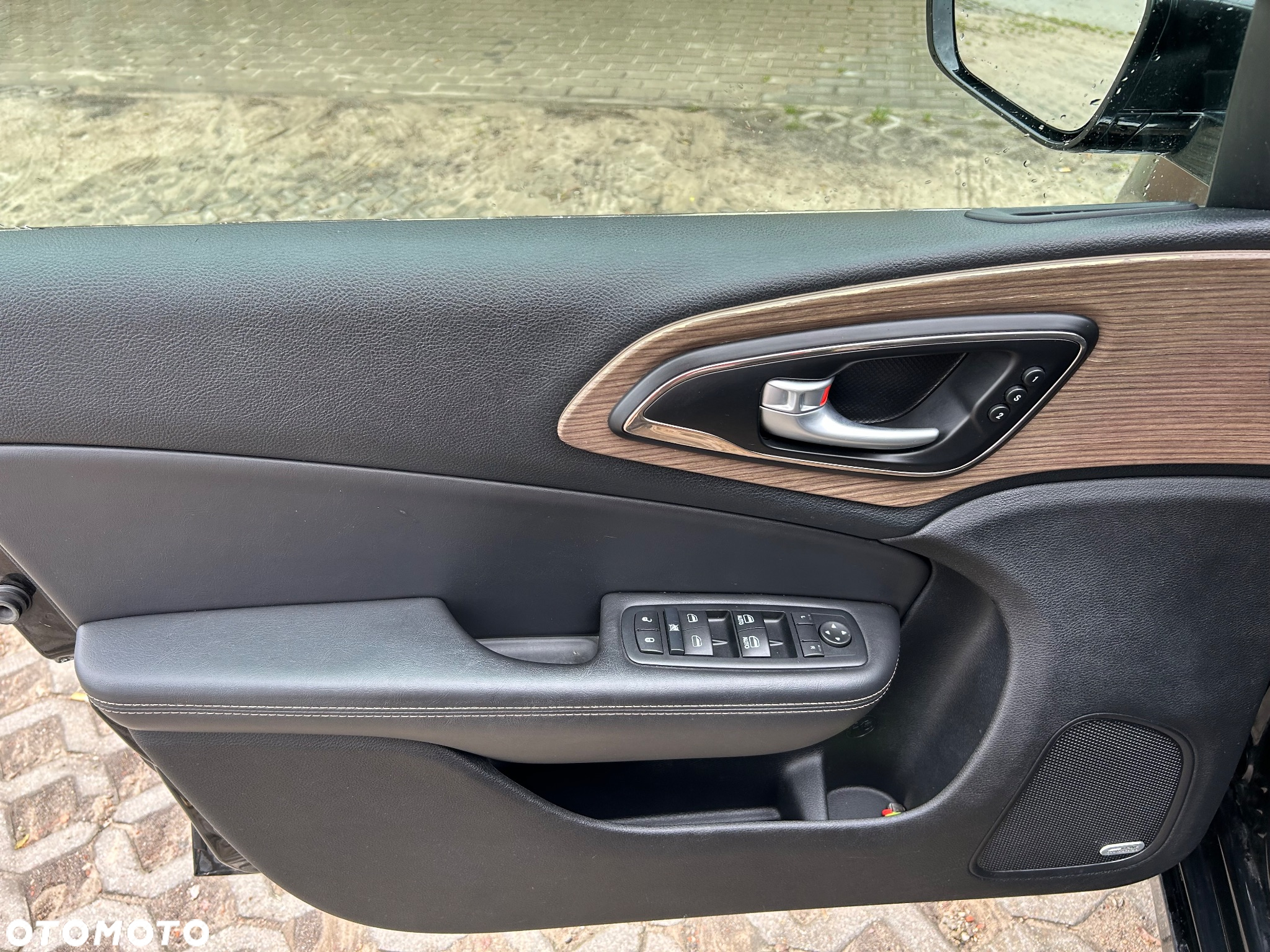 Chrysler 200 - 5