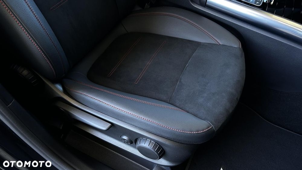 Mercedes-Benz GLA - 24