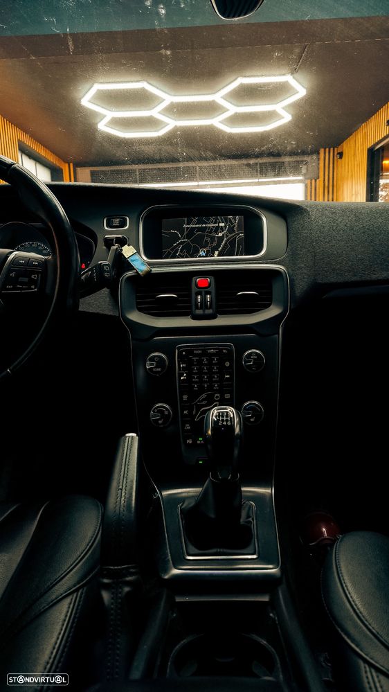 Volvo V40 D2 Summum - 19