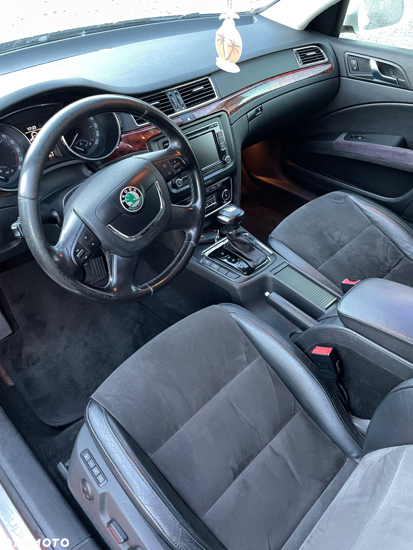 Skoda Superb 2.0 TDI Elegance DSG - 9