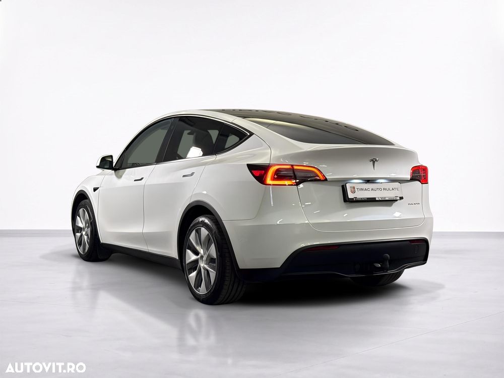 Tesla Model Y - 4