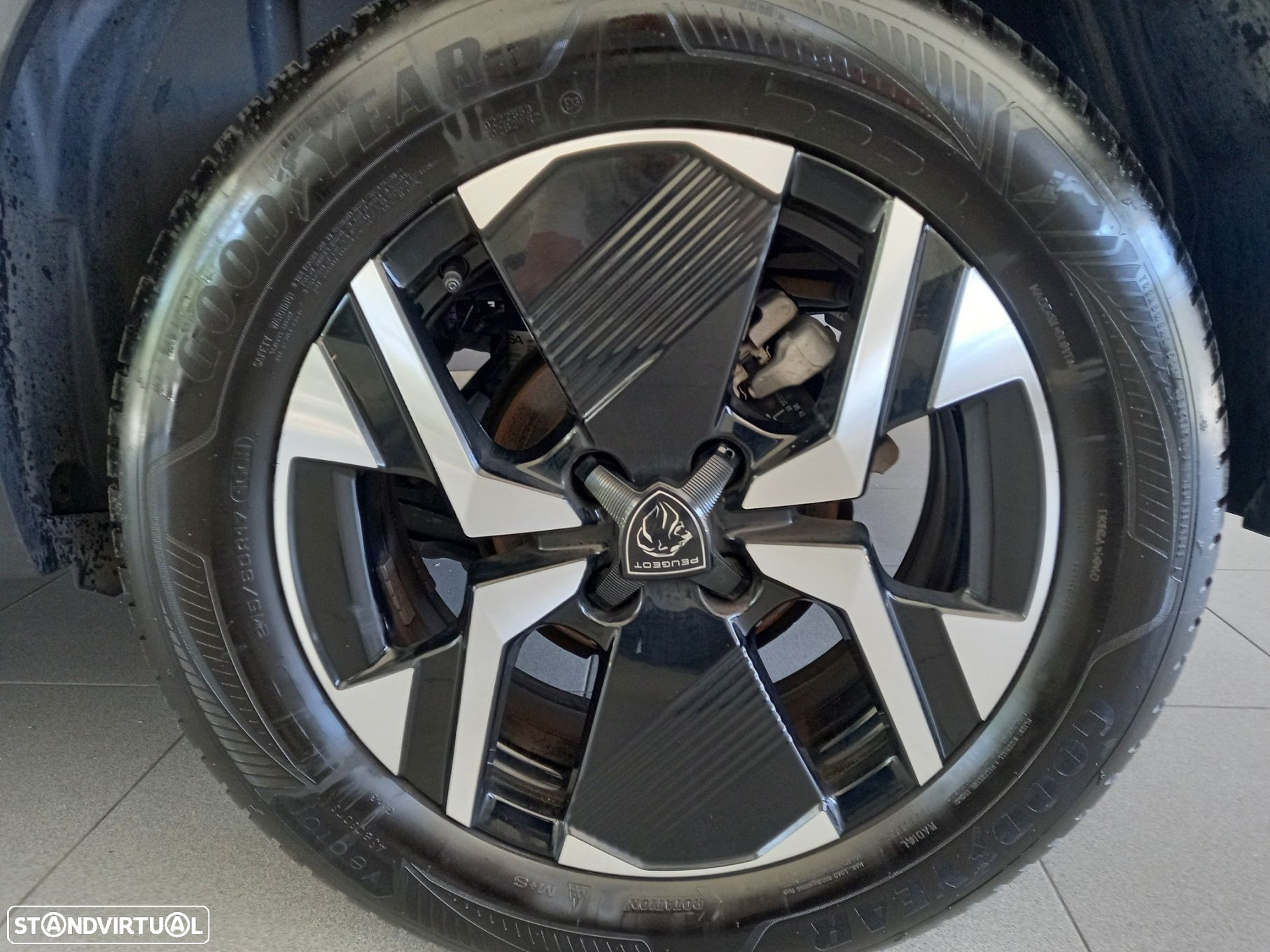 Peugeot 2008 1.2 PureTech Allure - 25