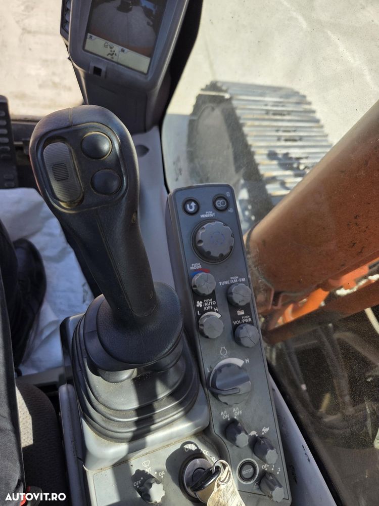 Hitachi ZX210-6, latime 2,5m, cupa NOUA 1,3mc, 22tone, Adanc sapare 7m, consum mediu 9l/h, 3 pompe Hitachi, produs in Japonia, lant 80% ok -200h deplasare, ridica 13t, inst picon, camera spate, posibilitate leasing, STARE FOARTE BUNA -PROMOTIE 79.900Eur+Tva - 4