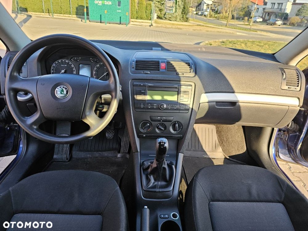 Skoda Octavia 1.6 Combi Ambiente - 11