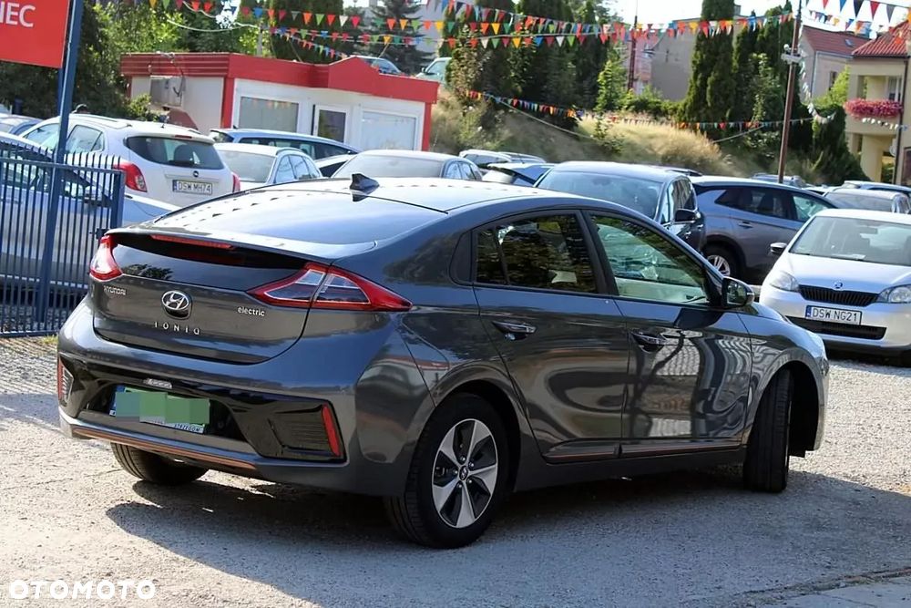 Hyundai IONIQ - 12