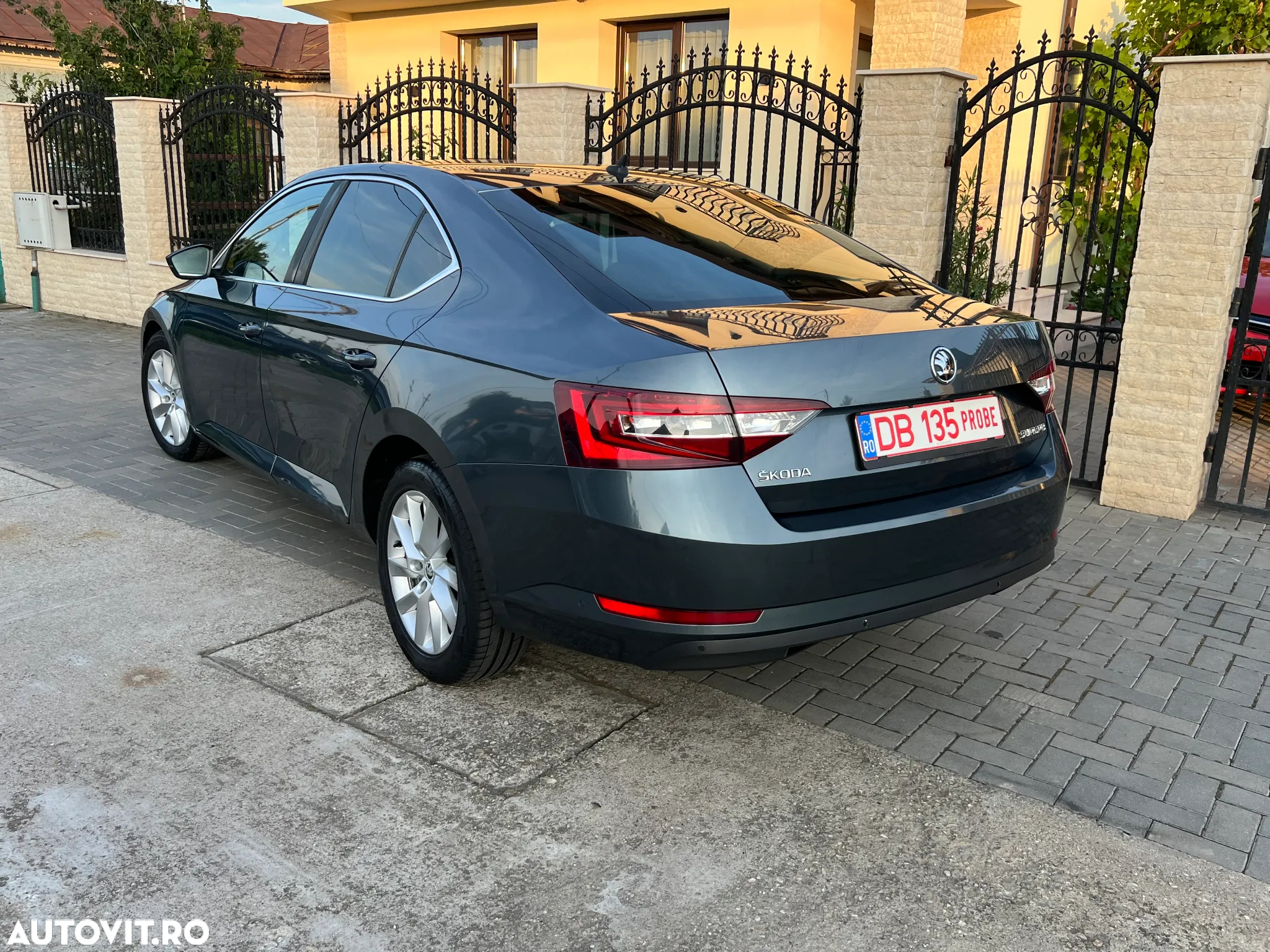 Skoda Superb 2.0 TDI DSG Premium Edition - 3