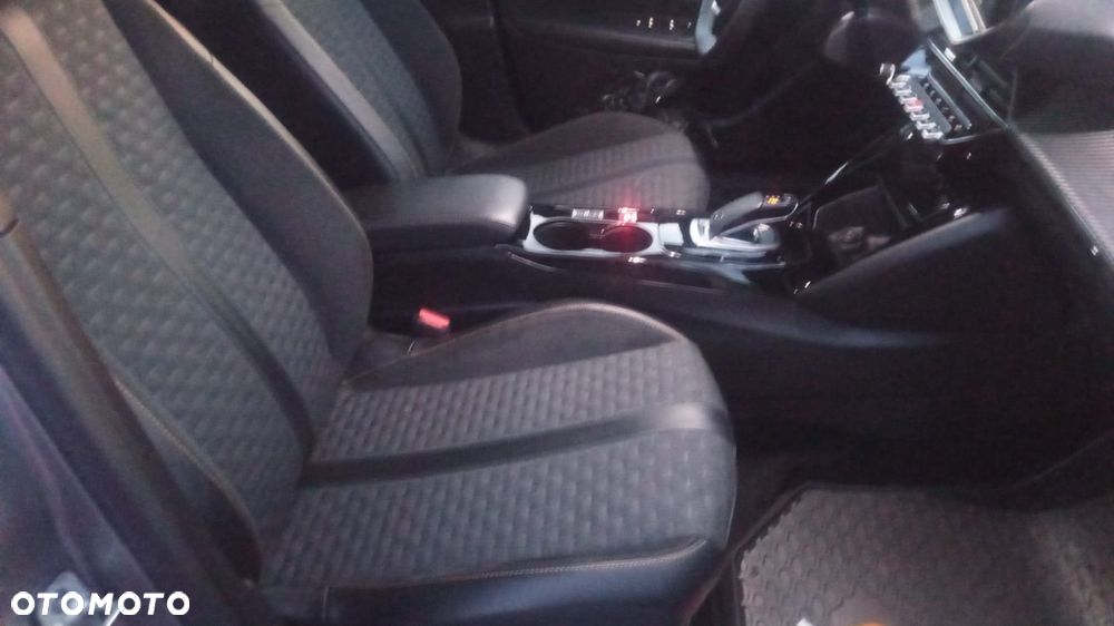 Peugeot 2008 1.5 BlueHDi Allure S&S EAT8 - 19