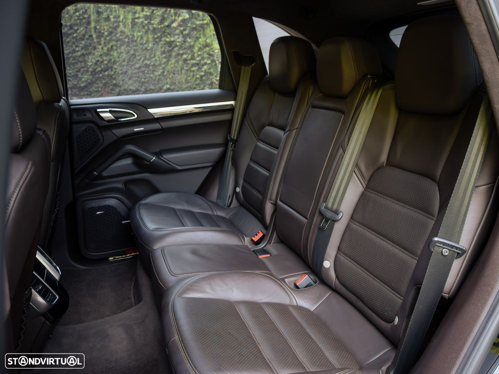 Porsche Cayenne S - 23