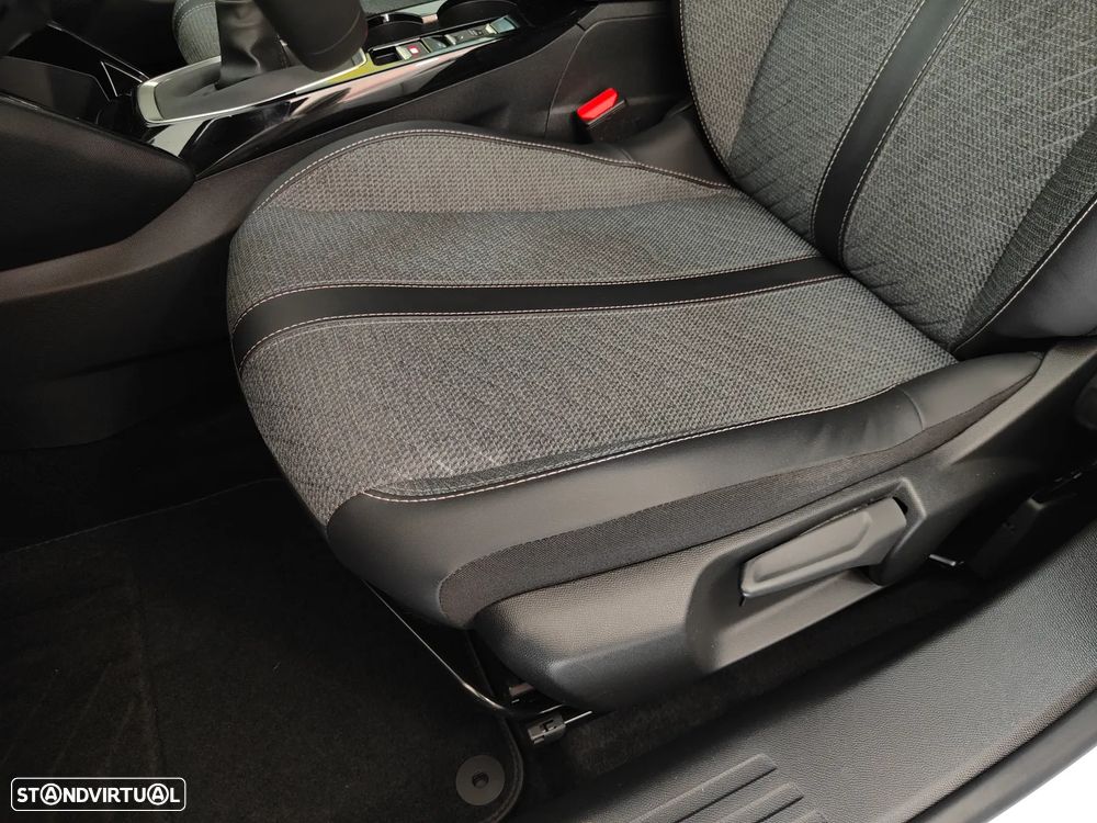Peugeot 2008 1.2 PureTech Allure - 32