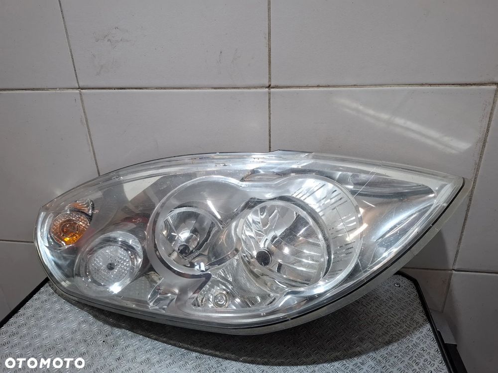 Lampa prawy przód Renault Master Opel Movano rok 2016 uszkodzona nr 260100049R - 1