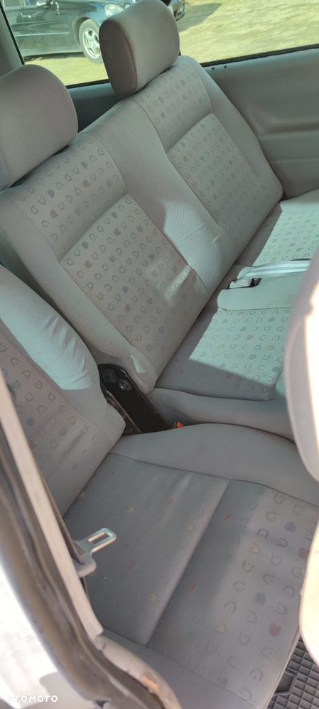 Volkswagen Caravelle - 9