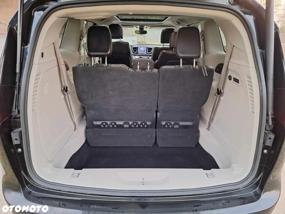 Chrysler Pacifica - 24