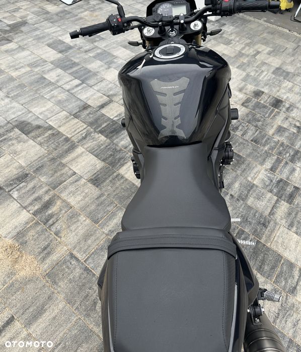 Suzuki GSR - 5