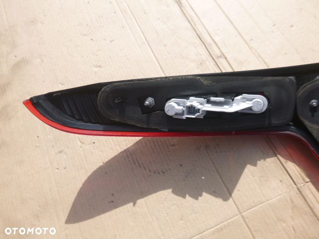 LAMPA PRAWY TYŁ PRAWA TYLNA VOLVO V50 04-07 - 13