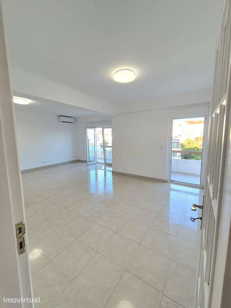 Apartamento T3 renovado com vista em Cascais - Grande imagem: 2/25