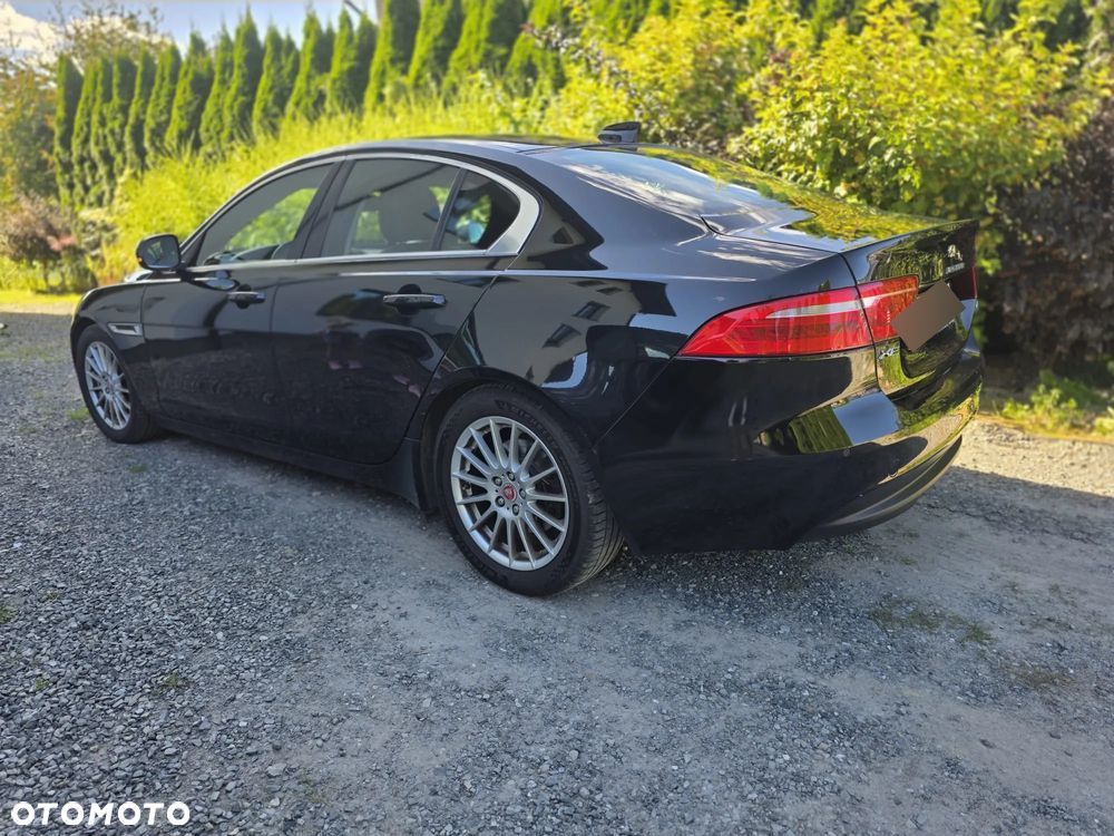 Jaguar XE 2.0 D Prestige - 5
