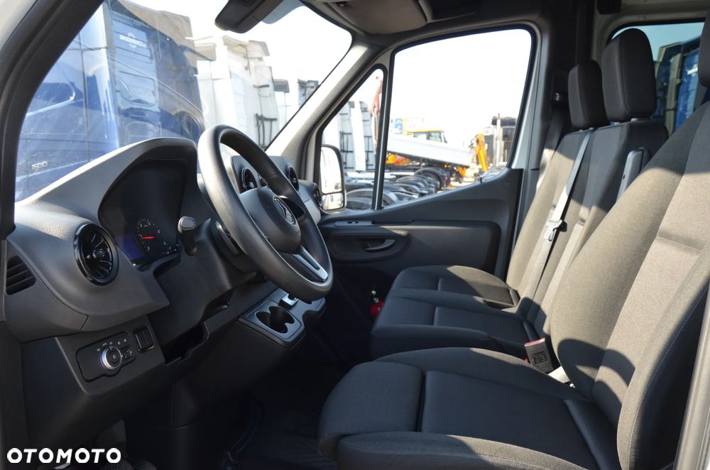 Mercedes-Benz Sprinter - 14
