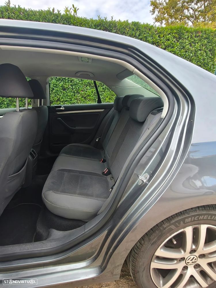 VW Jetta 1.9 TDi Confortline - 18