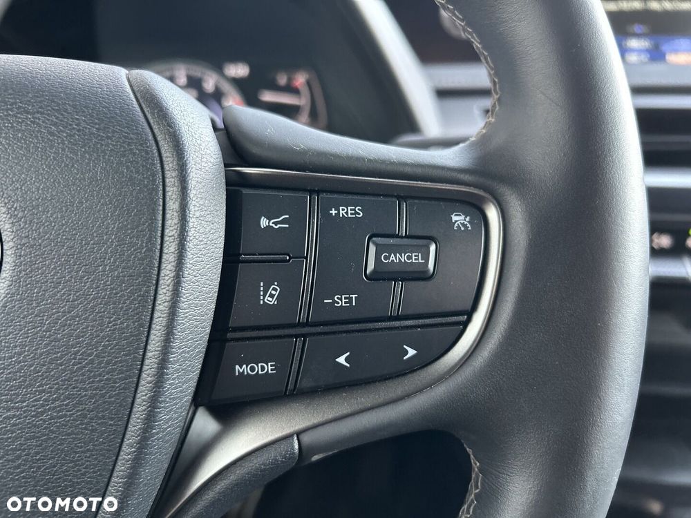 Lexus UX 250h GPF F Impression 2WD - 15