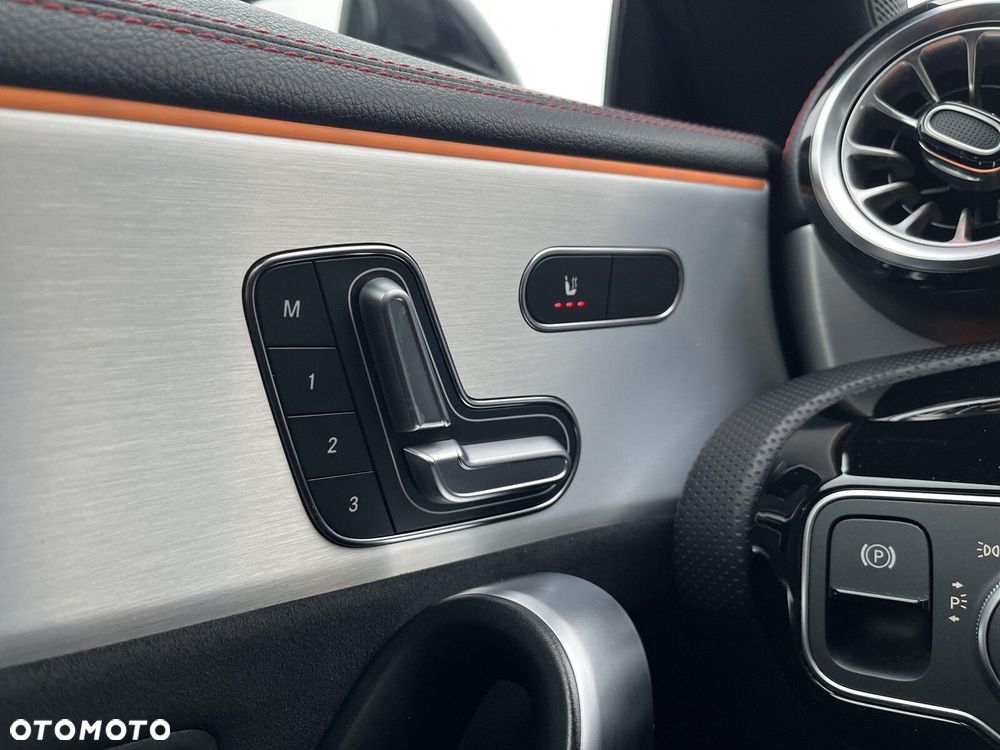 Mercedes-Benz CLA 200 4-Matic AMG Line 8G-DCT - 28