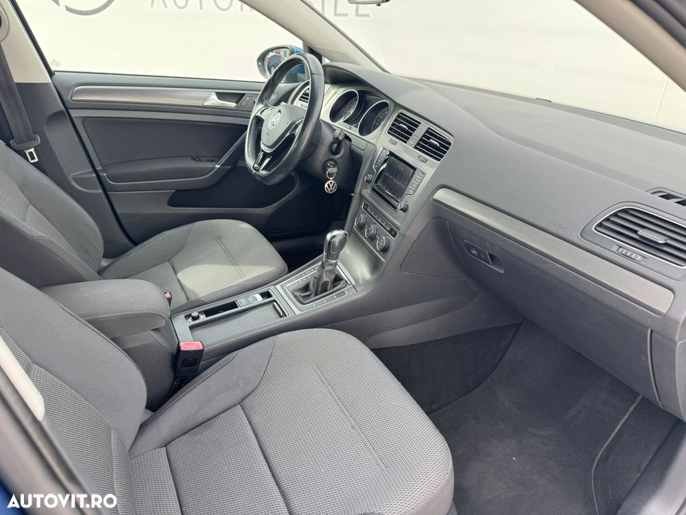 Volkswagen Golf - 10