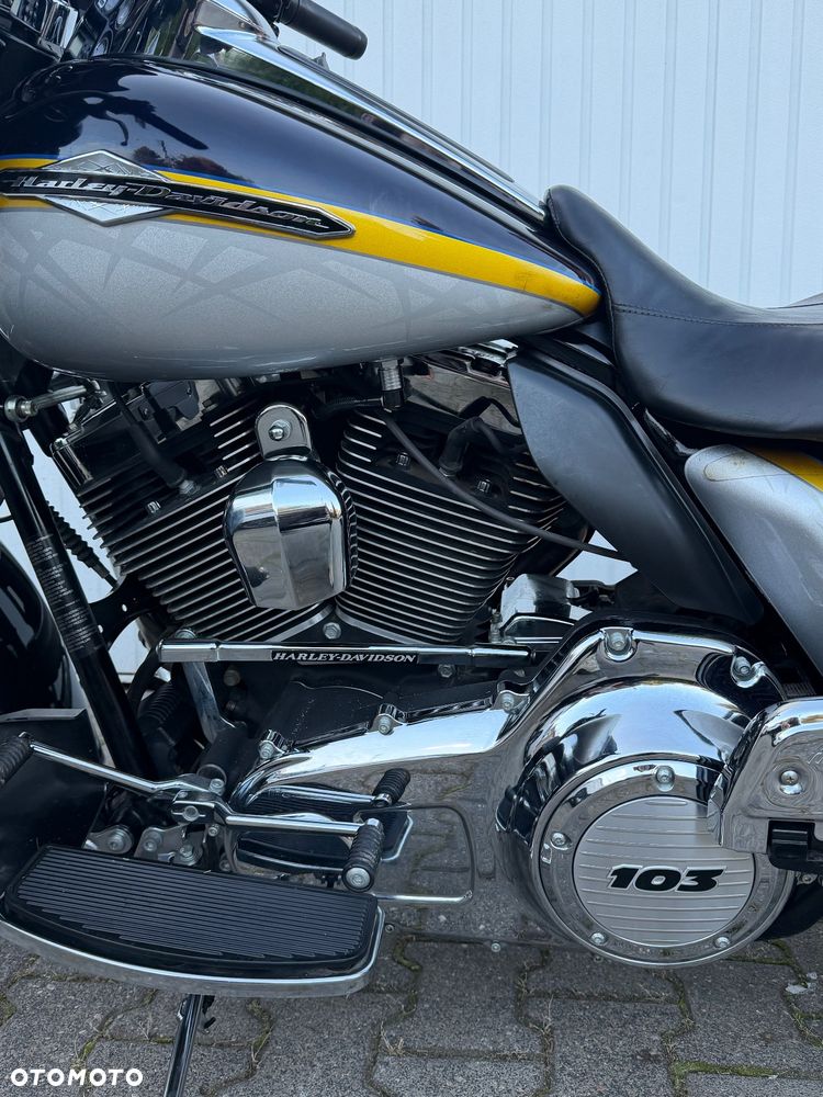 Harley-Davidson CVO Street Glide - 14