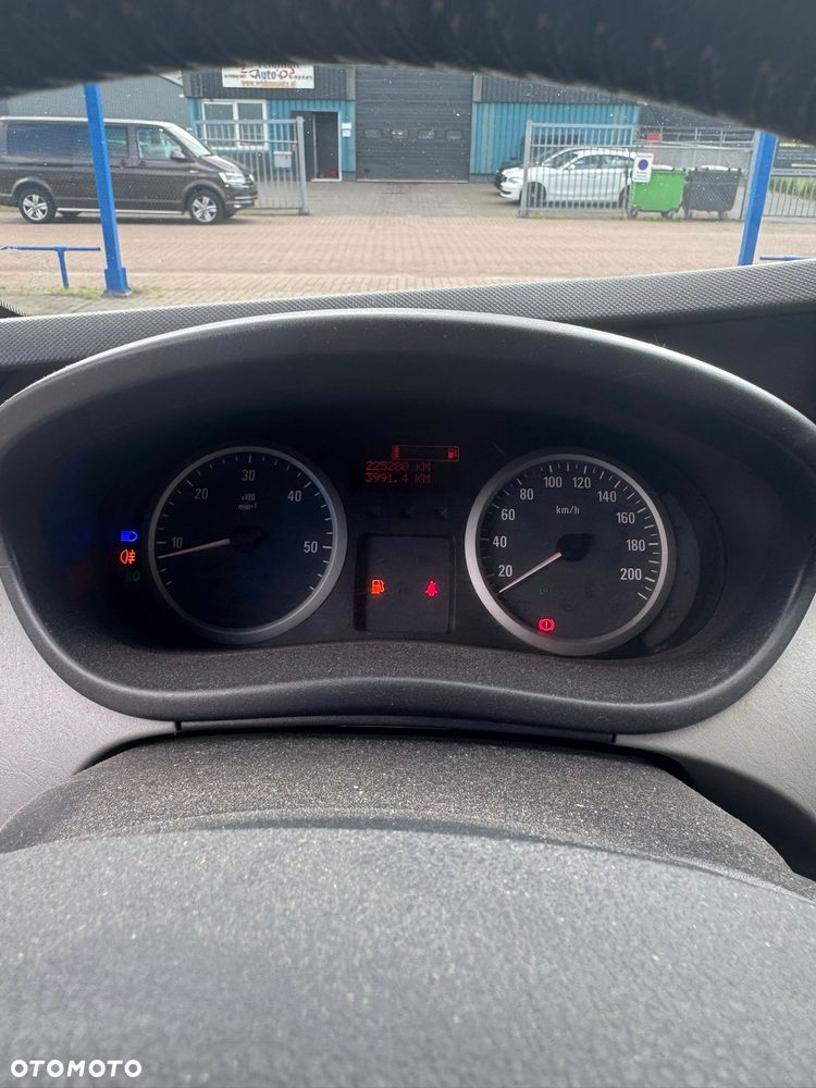 Opel Vivaro - 15