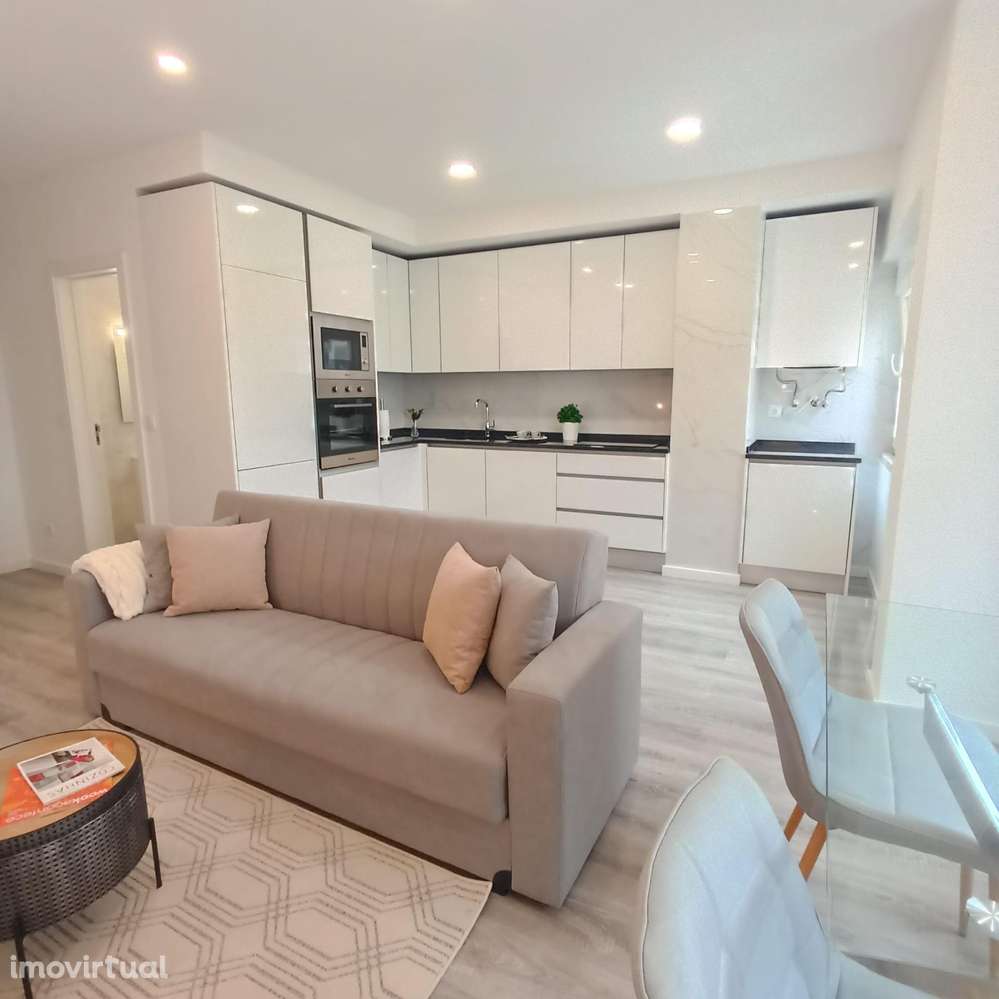 Apartamento T3 em Benfica – Totalmente Equipado e com Varanda - Grande imagem: 2/10