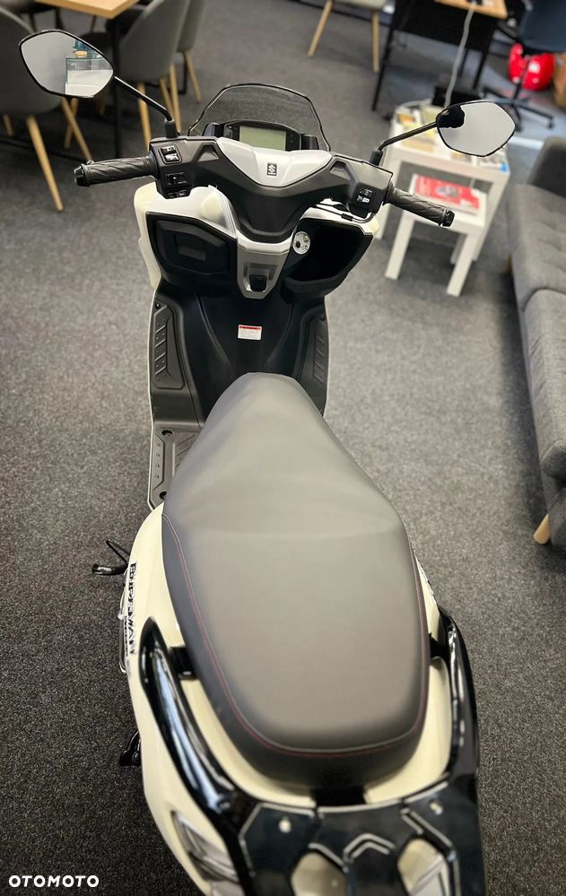 Suzuki Burgman - 10