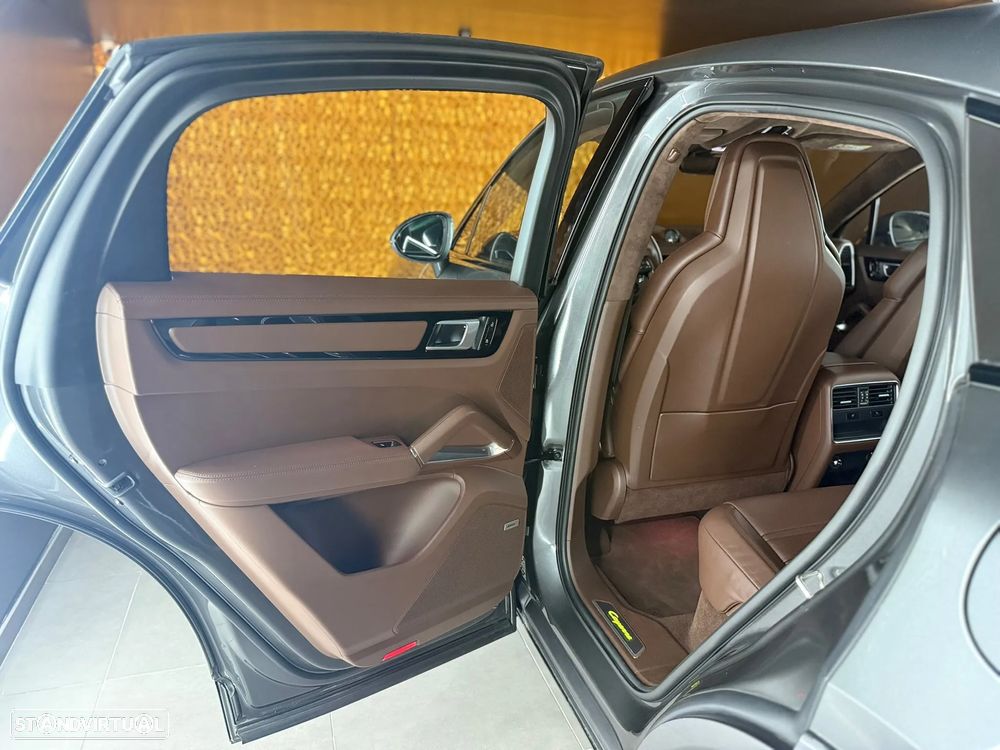 Porsche Cayenne Coupé Turbo S E-Hybrid - 23