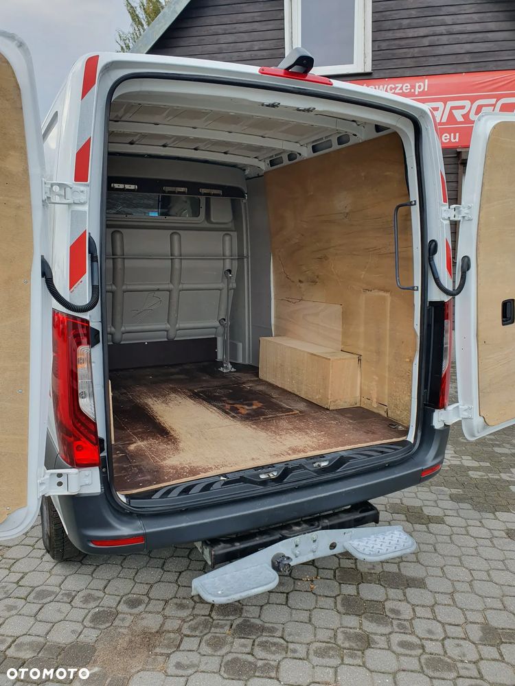 Mercedes-Benz Sprinter - 8