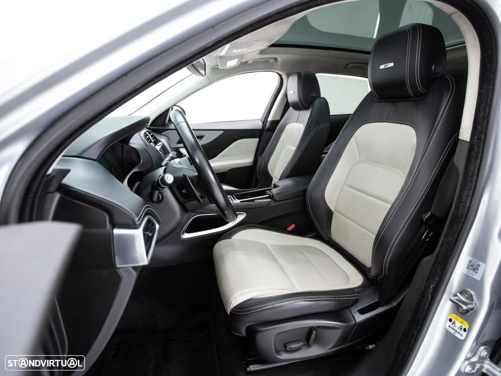Jaguar F-Pace - 8