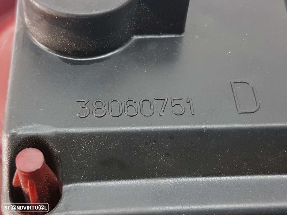 FAROLIM TRASEIRO DIREITO LANCIA LYBRA BERLINA 2.4 JTD EXECUTIVE - 6