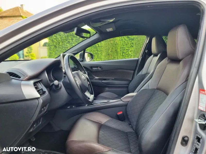 Toyota C-HR ver-1-8-hsd-122-cp-4x2-cvt-c--ult-style - 9