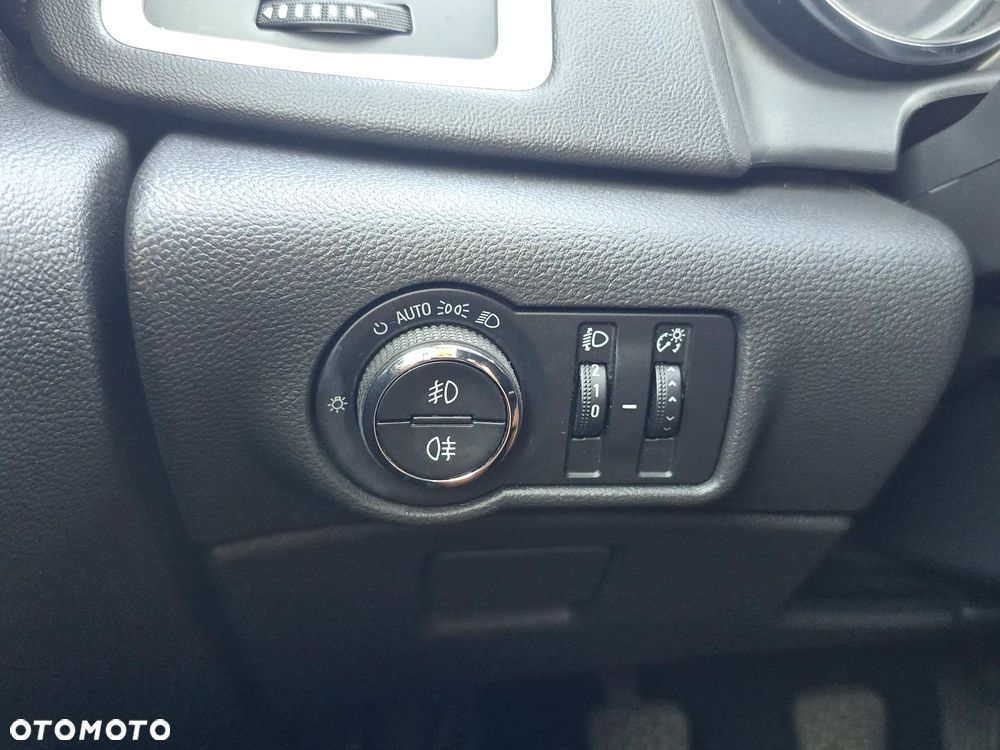 Opel Astra 1.4 Turbo Innovation - 23