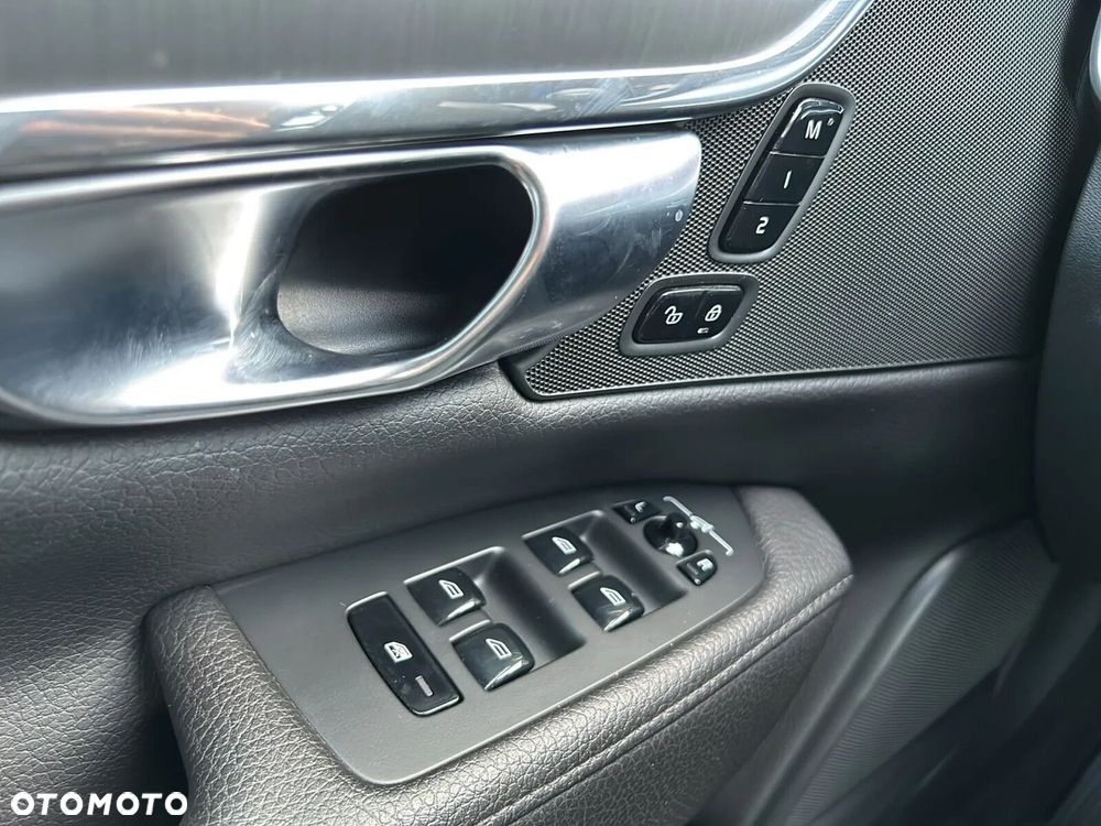 Volvo S90 D4 SCR Momentum Pro - 23