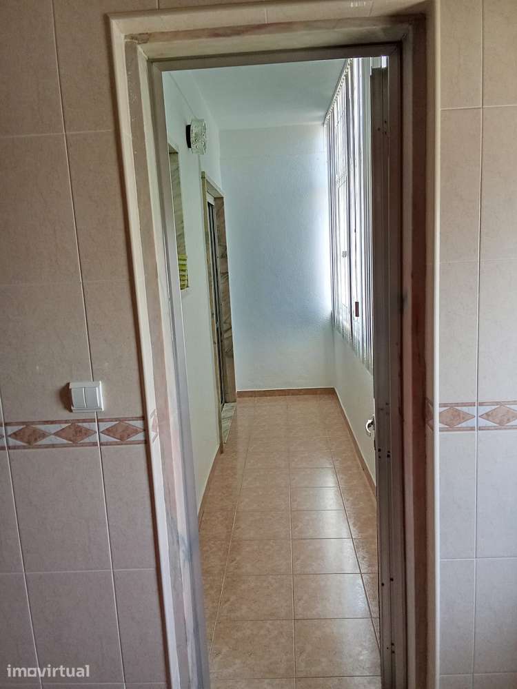 Apartamento T2 - Junto à Estação dos Foros de Amora - Grande imagem: 3/11