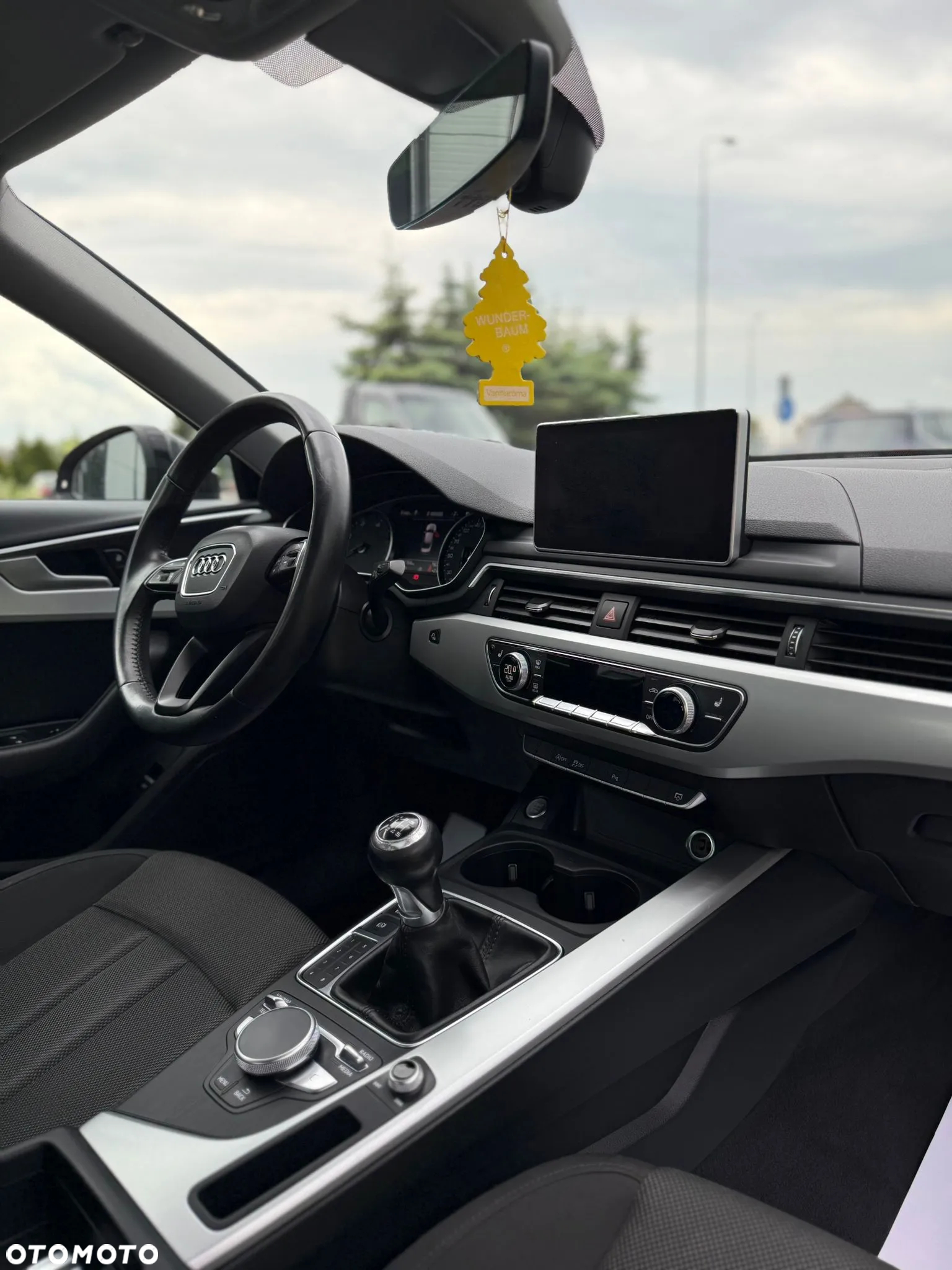 Audi A4 2.0 TDI Design - 11