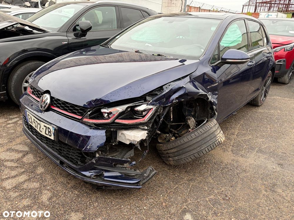 Volkswagen Golf - 2
