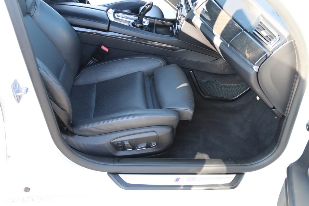 BMW Seria 7 750i - 25