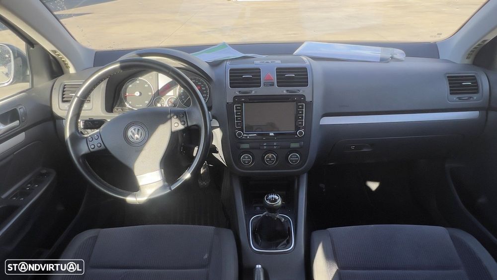 VW Jetta 1.9 TDi BlueM. Confortline - 8