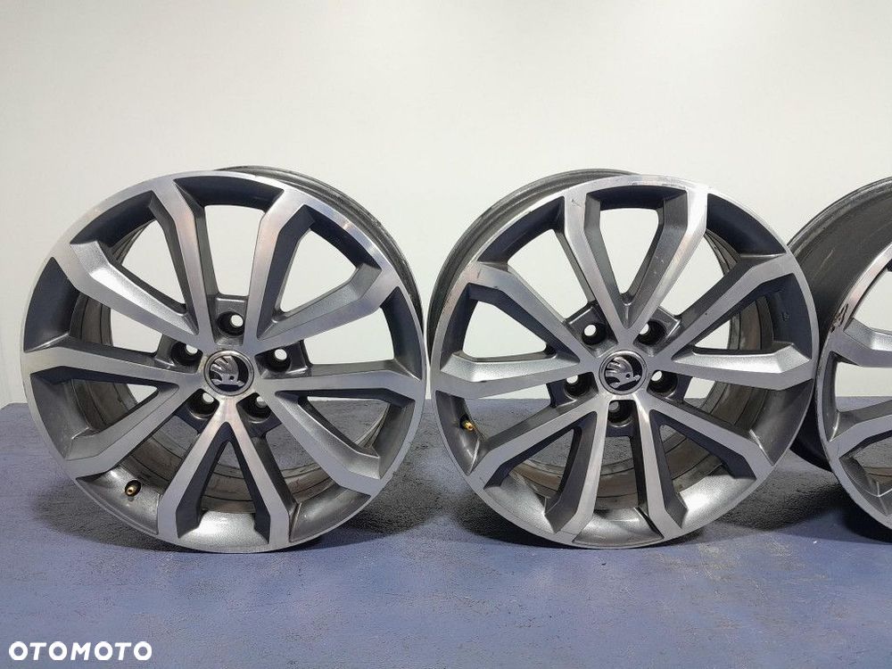 SKODA OCTAVIA III LIFT FELGI ALUMINIOWE 7JX17 ET 49 5X112 5E0601025BQ - 3