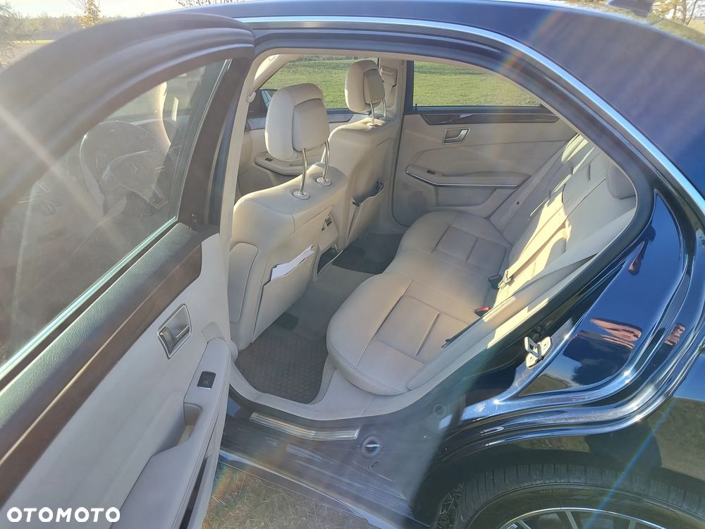 Mercedes-Benz Klasa E 350 T 4Matic 7G-TRONIC - 11