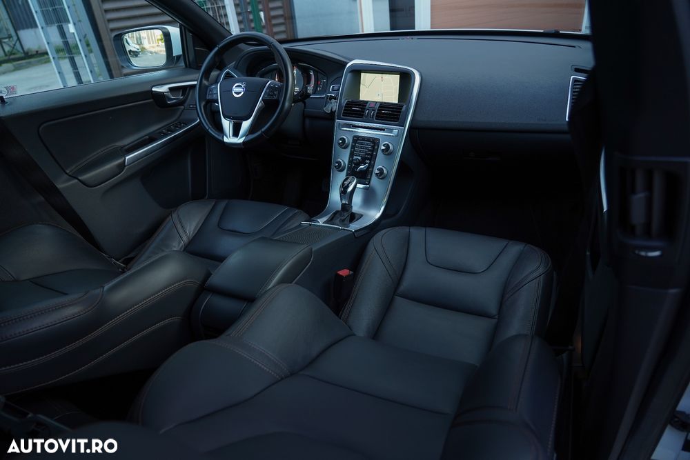 Volvo XC 60 D5 AWD Geartronic Summum - 10