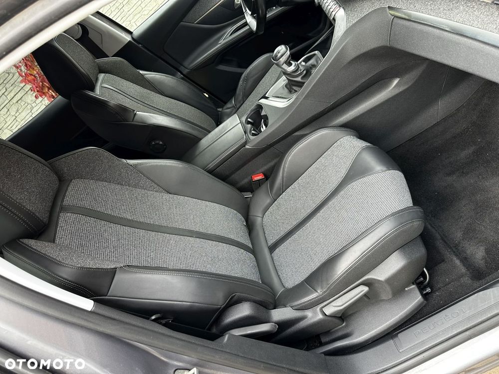Peugeot 3008 2.0 BlueHDi Allure - 19