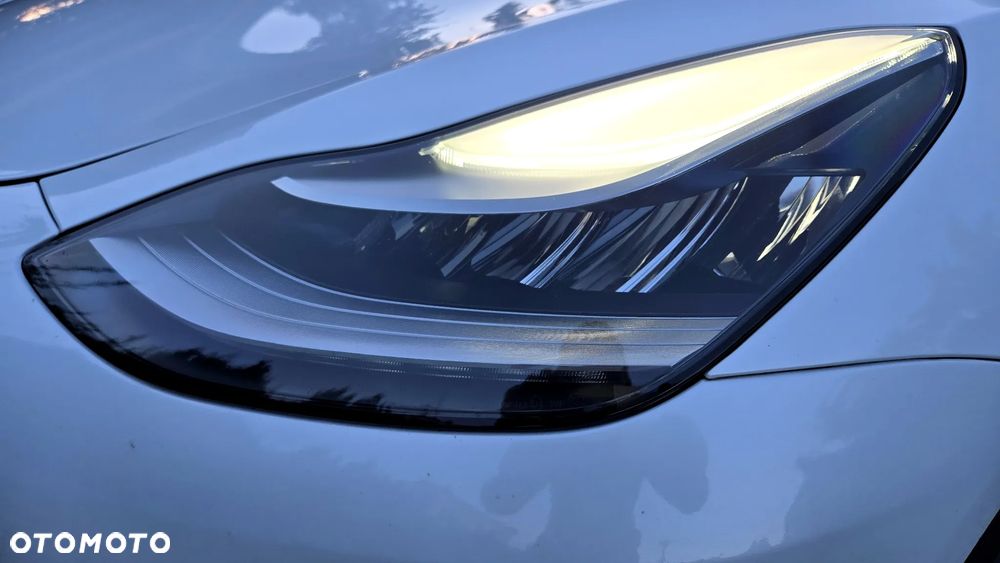 Tesla Model 3 - 5